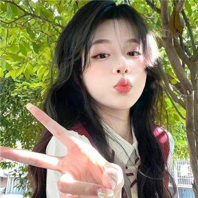 八月月亮的五个娃娃